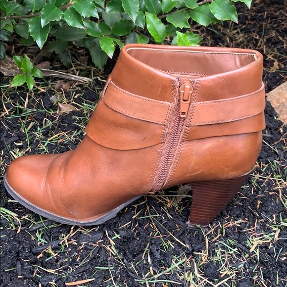 Coach and Four brownish/tan booties - Picture 3 of 8